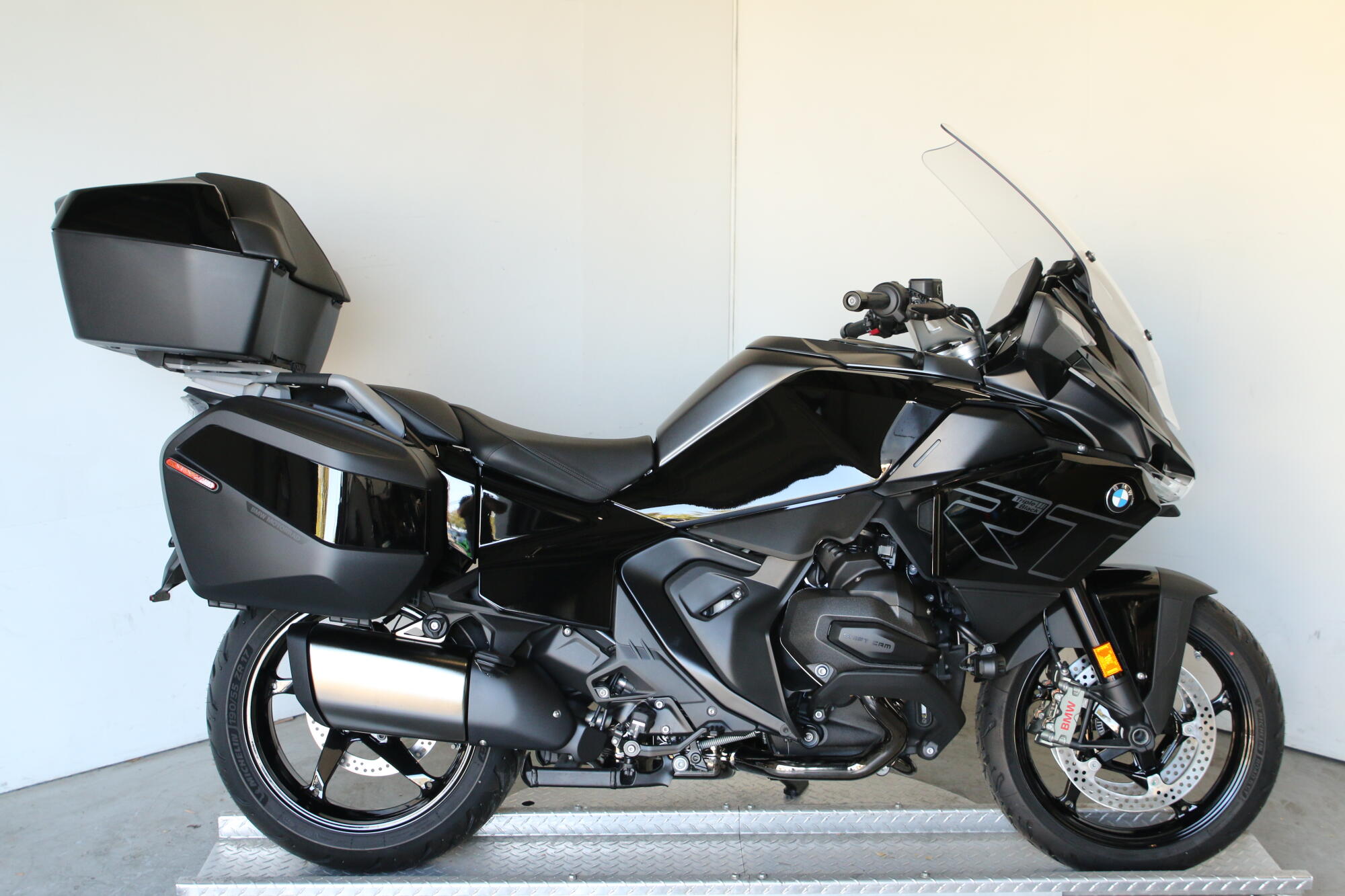 2026 BMW Motorrad R 1300 RT, photo 2