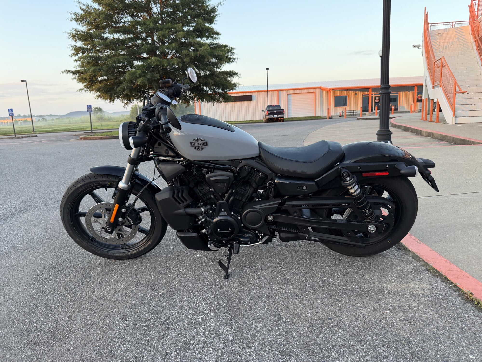 2026 Harley-Davidson® Nightster™ Dark Billiard Gray Black Trim, photo 7