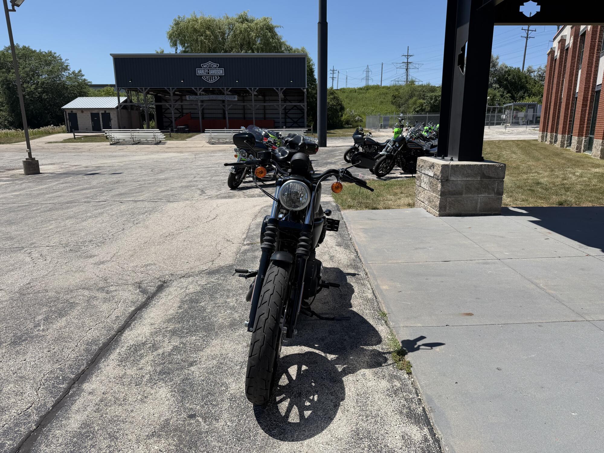 2016 Harley-Davidson Iron 883