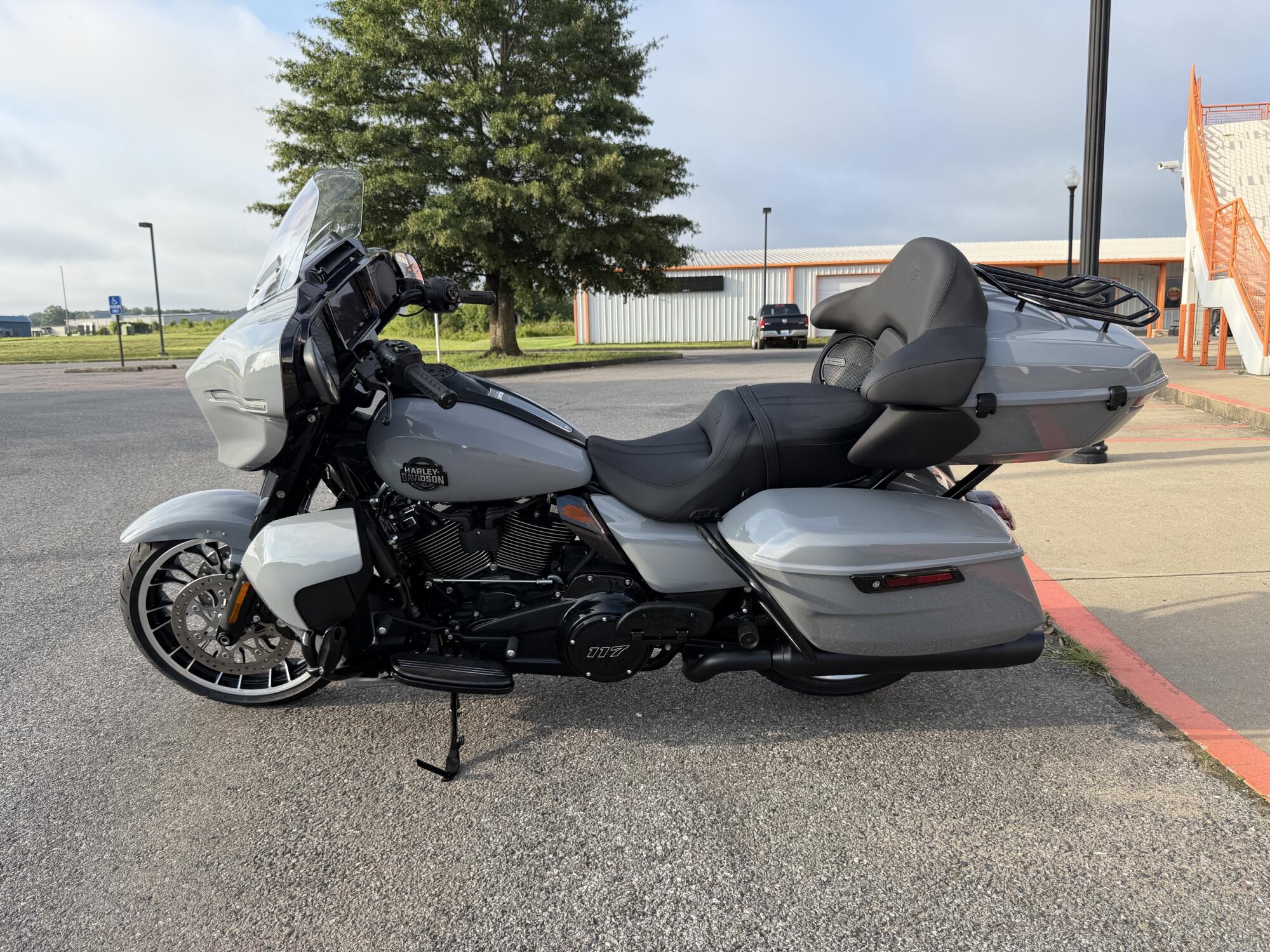 2026 Harley-Davidson® Street Glide Limited Dark Billiard Gray, photo 7