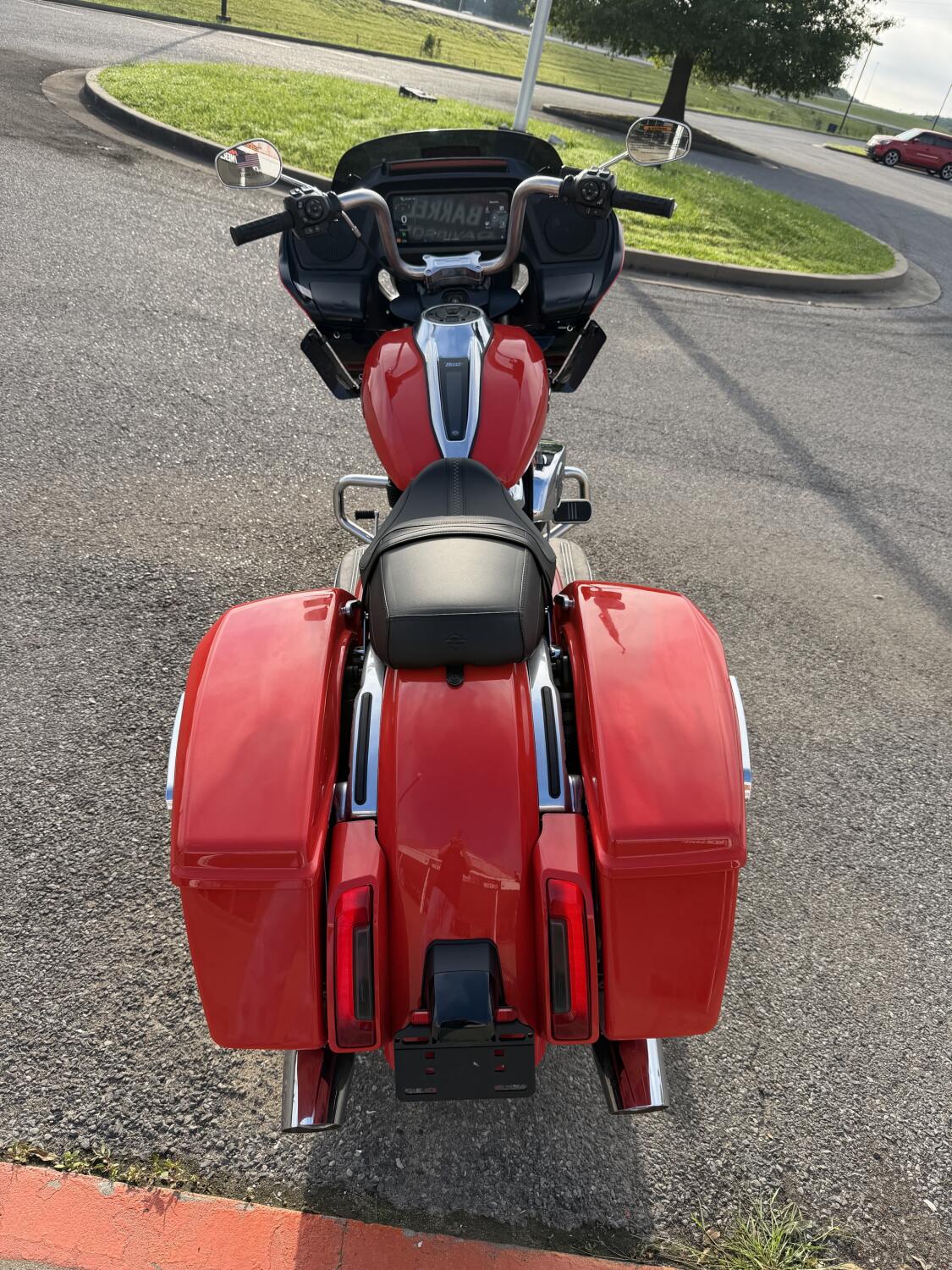 2026 Harley-Davidson® Road Glide™ Blood Orange Chrome Trim, photo 9