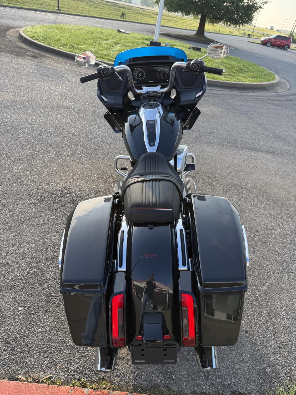2026 Harley-Davidson® Road Glide™ Enthusiast Collection Midnight Ember, photo 9