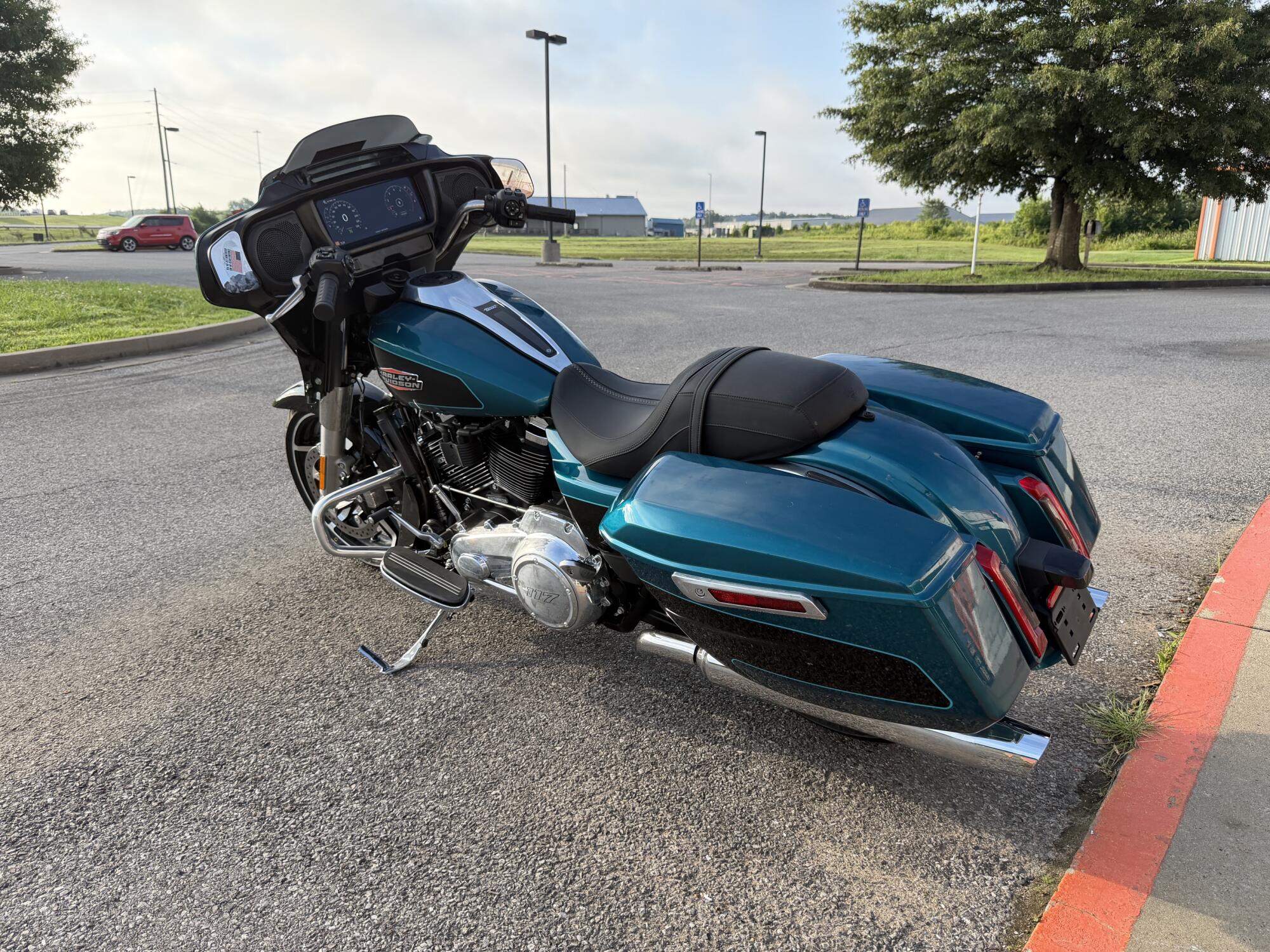 2026 Harley-Davidson® Street Glide® Teal Thunder / Vivid Black Chrome Trim, photo 8