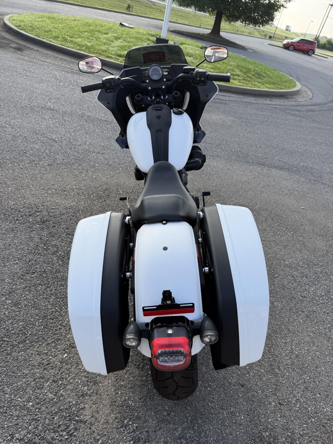 2026 Harley-Davidson® Low Rider™ ST White Onyx Pearl Black Trim, photo 9