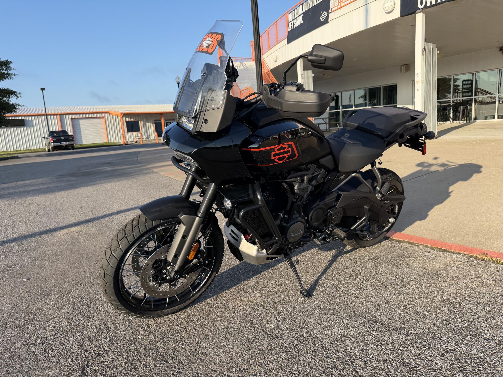 2026 Harley-Davidson® Pan America® 1250 Special Vivid Black, photo 6