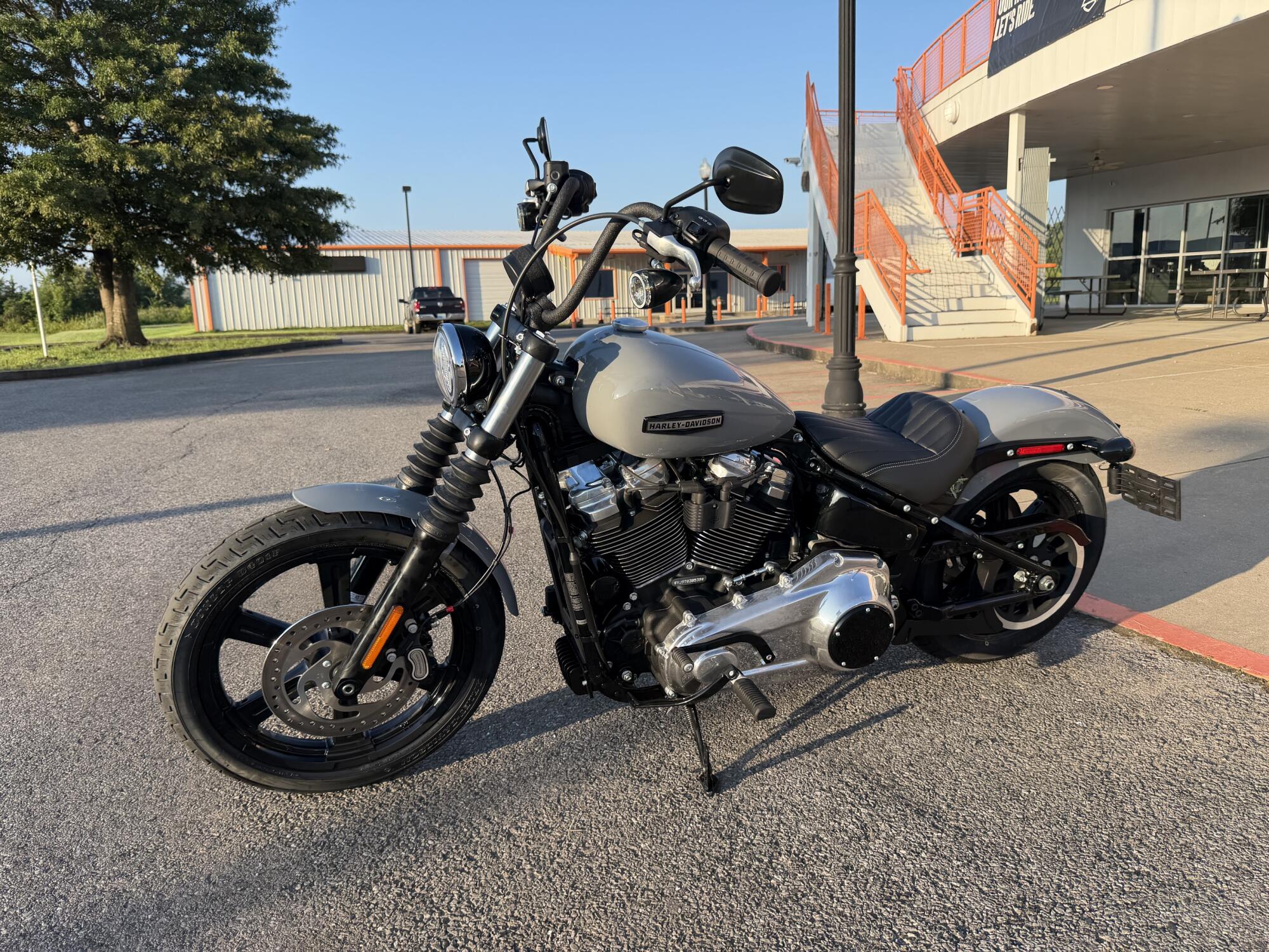 2026 Harley-Davidson® Street Bob® Solo Dark Billiard Gray, photo 6
