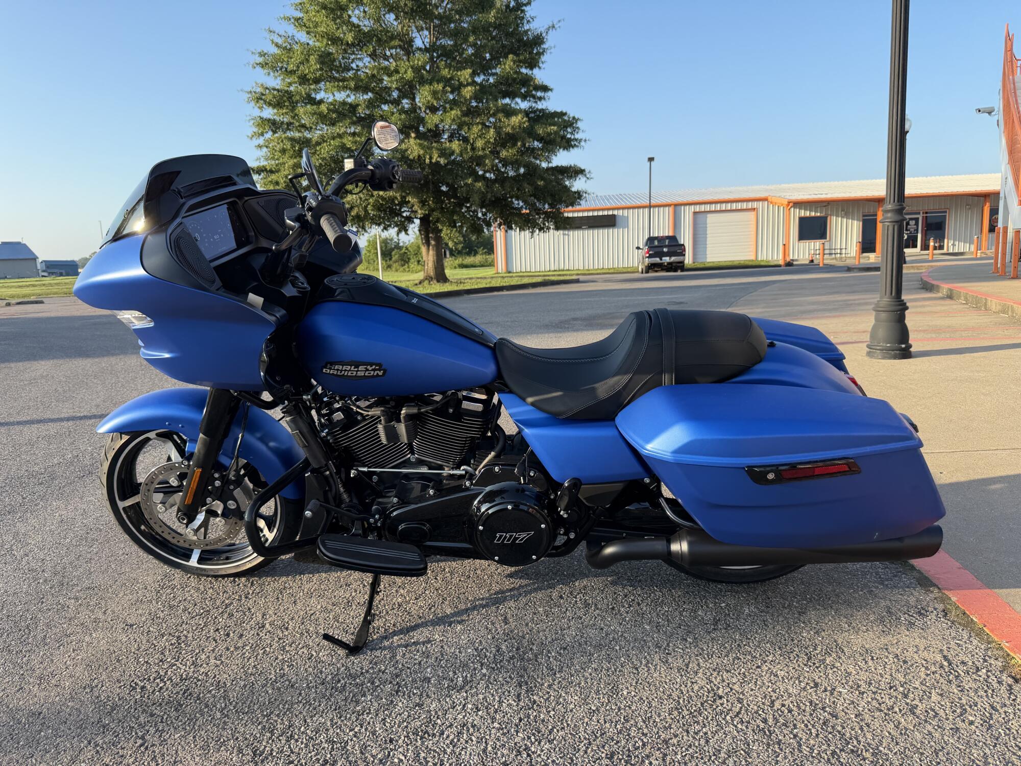 2026 Harley-Davidson® Road Glide™ Aurora Blue Denim Black Trim, photo 7