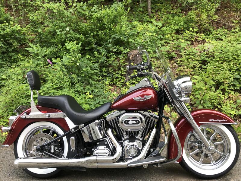 2009 Harley-Davidson® Softail® Deluxe Red Hot Sunglo