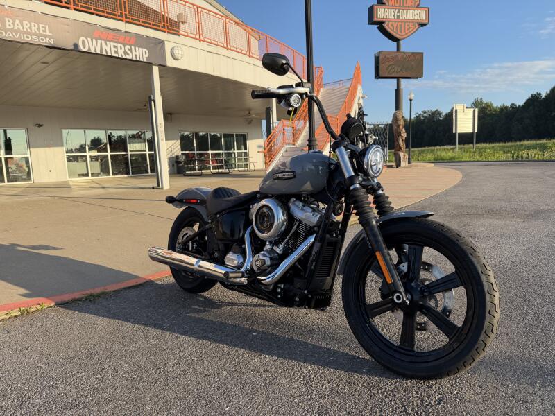 2026 Harley-Davidson® Street Bob® Solo Dark Billiard Gray