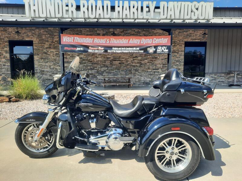 2020 Harley-Davidson® Tri Glide® Ultra Vivid Black