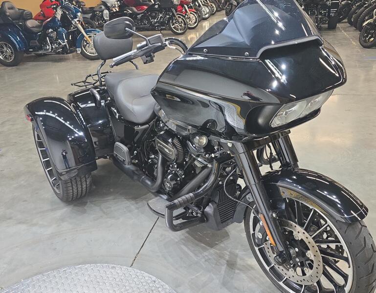 FLTRT 2025 Road Glide® 3