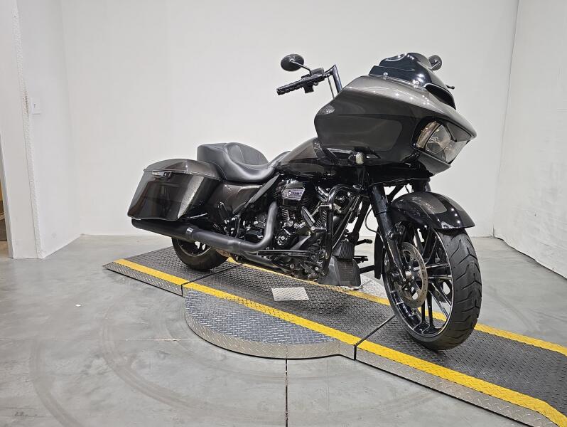 FLTRXS 2019 Road Glide® Special