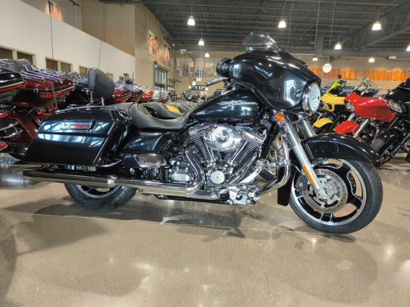 2013 Harley-Davidson® Street Glide® Midnight Pearl