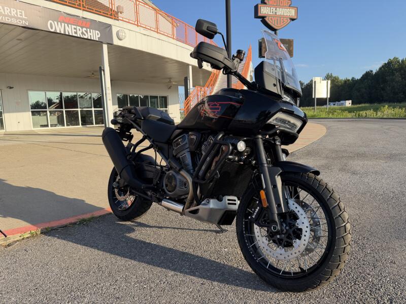 2026 Harley-Davidson® Pan America® 1250 Special Vivid Black
