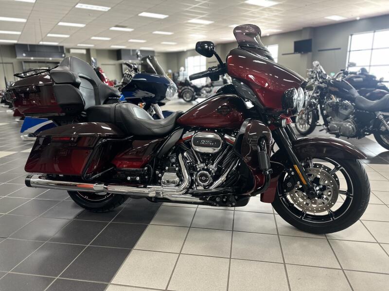 2018 Harley-Davidson® CVO™ Limited Burgundy Cherry Sunglo Fade