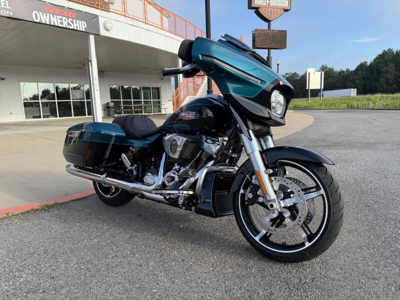 2026 Harley-Davidson® Street Glide® Teal Thunder / Vivid Black Chrome Trim