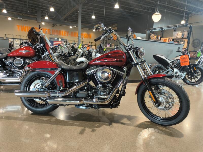 2017 Harley-Davidson® Street Bob® Hard Candy Custom™ Hot Rod Red Flake
