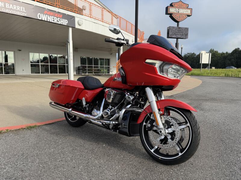 2026 Harley-Davidson® Road Glide™ Blood Orange Chrome Trim