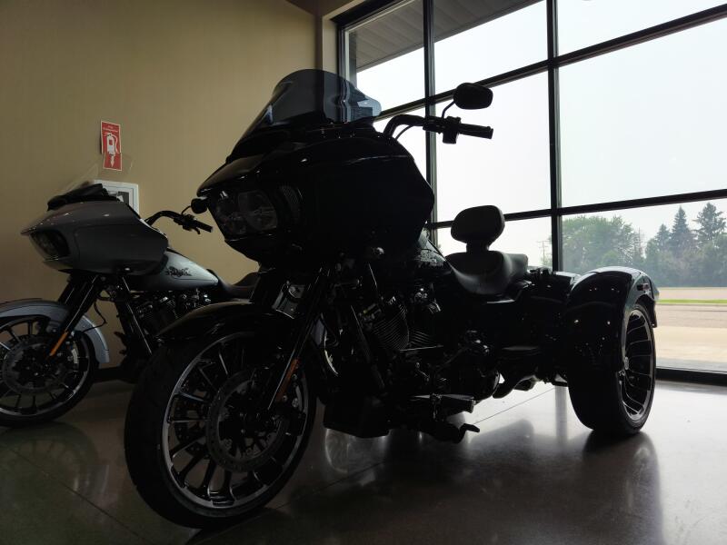 2023 Harley-Davidson® Road Glide® 3 Vivid Black - Black Finish