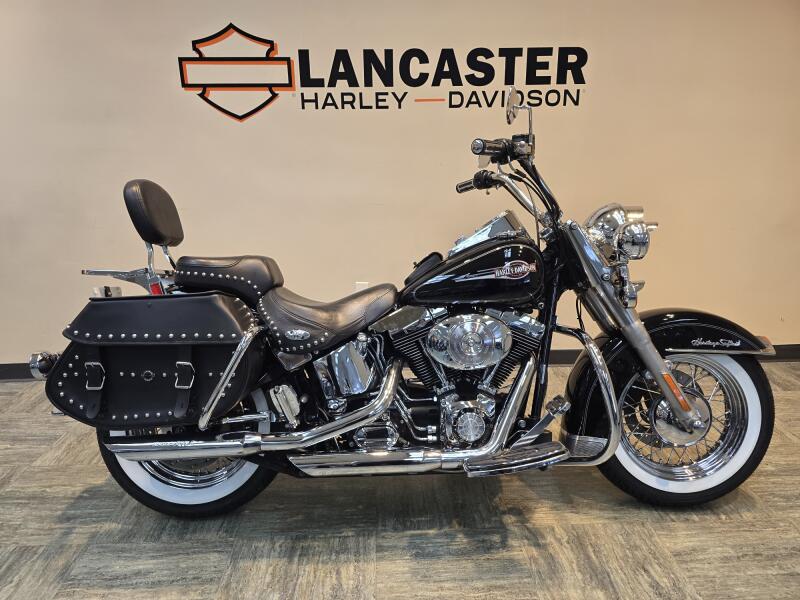 2006 Harley-Davidson® Heritage Softail® Classic Vivid Black FLSTCI