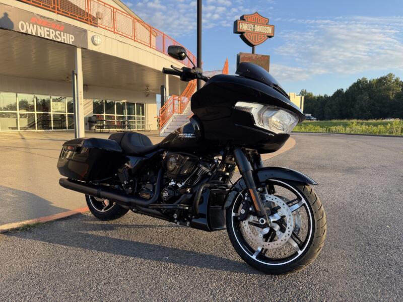 2026 Harley-Davidson® Road Glide™ Vivid Black Black Trim