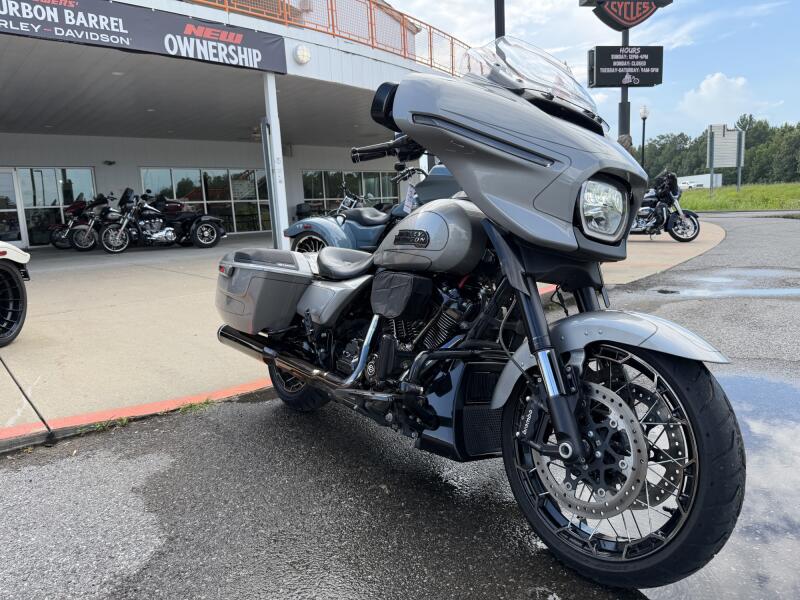 2023 Harley-Davidson® CVO™ Street Glide® Dark Platinum w/Pinstripe