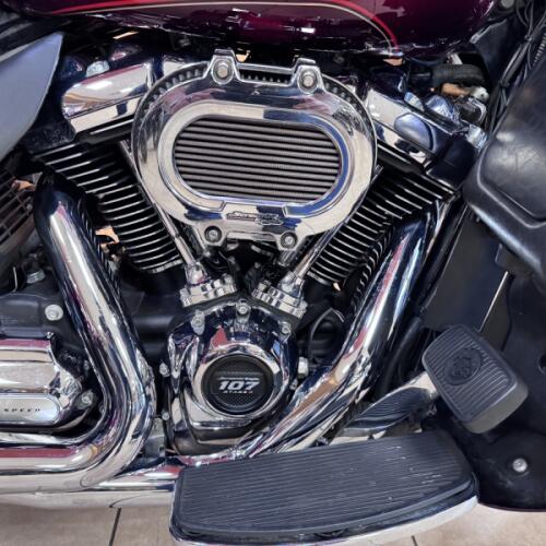 2017 Harley-Davidson® Tri Glide® Ultra Two-Tone Mysterious Red Sunglo/Velocity Red Sunglo thumb 2