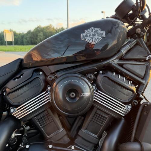 2026 Harley-Davidson® Nightster™ Vivid Black Black Trim thumb 0