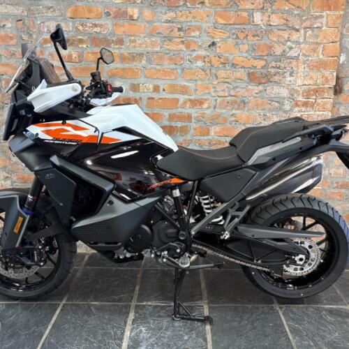 2026 KTM 1390 Super Adventure S EVO thumb 1