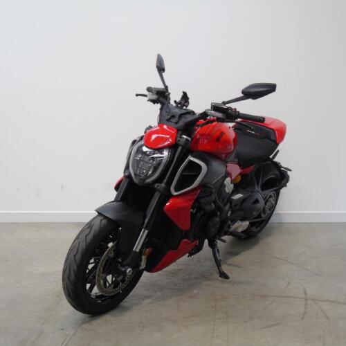 2024 Ducati Diavel V4, Ducati Red Livery, 2 previous owners, 5500 miles thumb 2