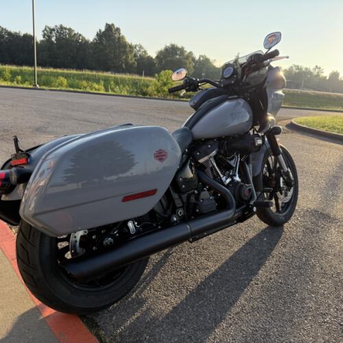 2026 Harley-Davidson® Low Rider™ ST Dark Billiard Gray thumb 2