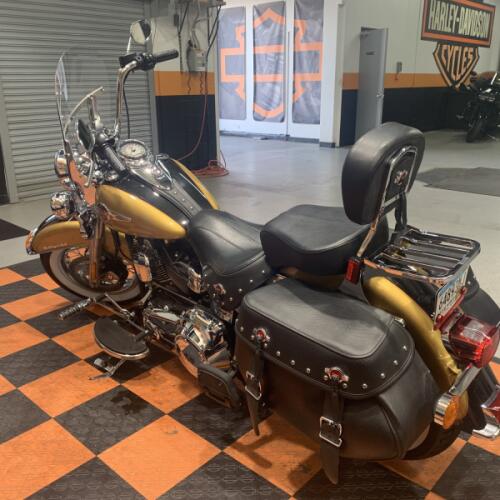 2017 Harley-Davidson Heritage Softail Classic FLSTC thumb 1