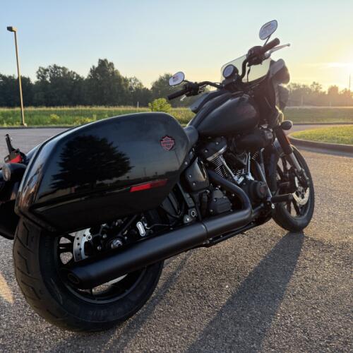 2026 Harley-Davidson® Low Rider™ ST Vivid Black Black Trim thumb 2