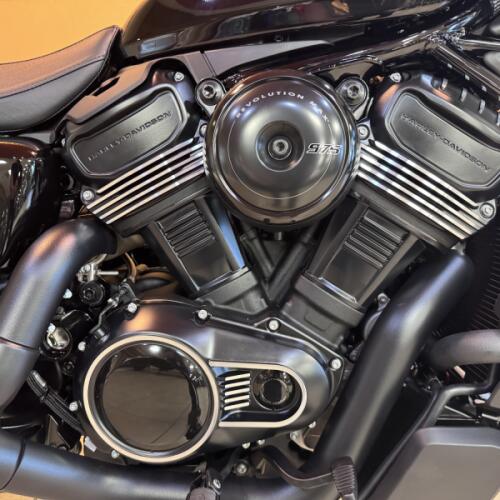 2025 Harley-Davidson® Nightster® Vivid Black thumb 2