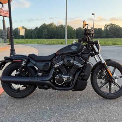 2026 Harley-Davidson® Nightster™ Vivid Black Black Trim thumb 3