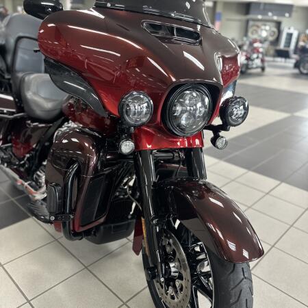 2018 Harley-Davidson® CVO™ Limited Burgundy Cherry Sunglo Fade thumb 1