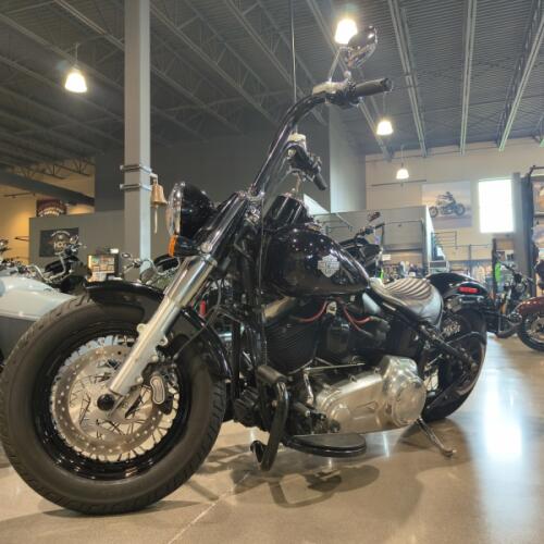 2015 Harley-Davidson® Softail Slim® Vivid Black thumb 3