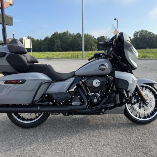 2026 Harley-Davidson® Street Glide Limited Dark Billiard Gray thumb 3