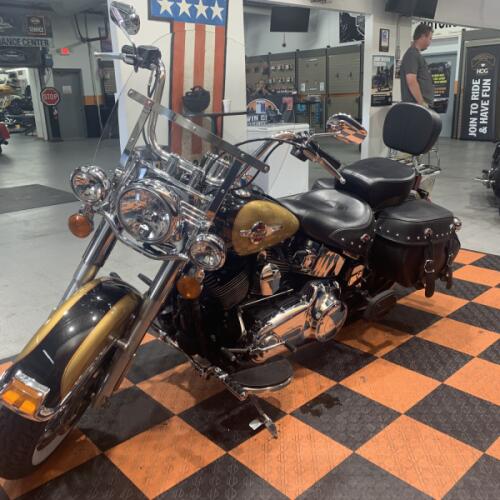 2017 Harley-Davidson Heritage Softail Classic FLSTC thumb 0
