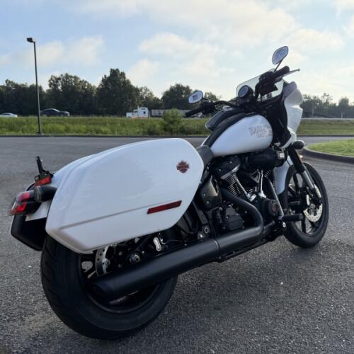2026 Harley-Davidson® Low Rider™ ST White Onyx Pearl Black Trim thumb 2