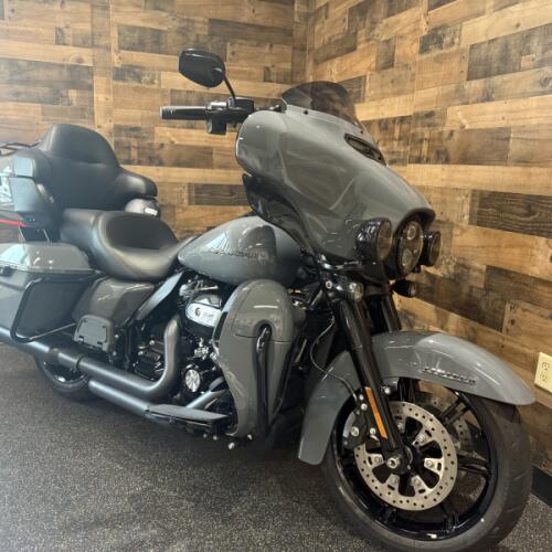 2022 Harley-Davidson® Ultra Limited Gunship Grey - Black Finish FLHTK thumb 3