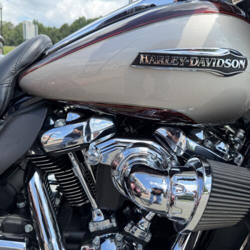2018 Harley-Davidson® Tri Glide® Ultra TWTDCHRY/SLVFRN thumb 1