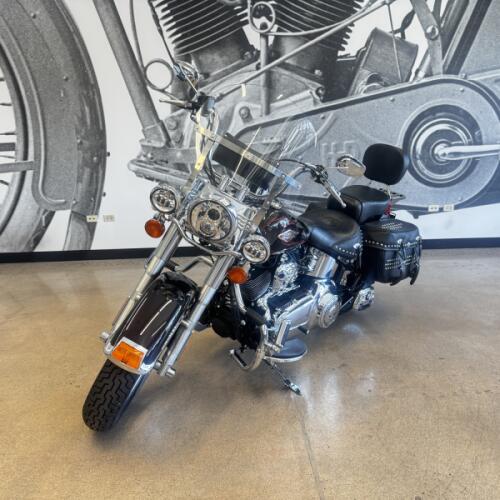 2011 Heritage Softail® Classic FLSTC  thumb 1