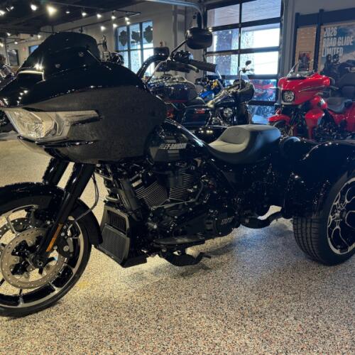 FLTRT 2026 Road Glide 3 thumb 1