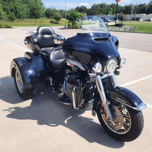 2020 Harley-Davidson® Tri Glide® Ultra Vivid Black thumb 1