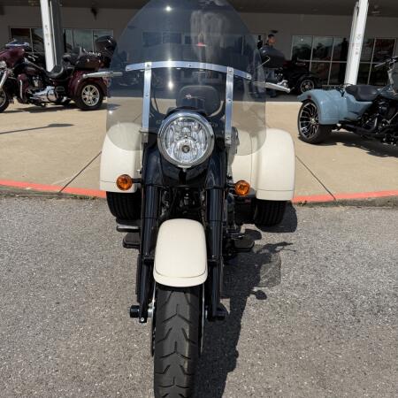2023 Harley-Davidson® Freewheeler® White Sand Pearl thumb 0
