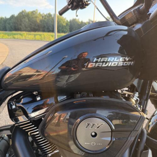 2026 Harley-Davidson® Road Glide™ Vivid Black Black Trim thumb 1