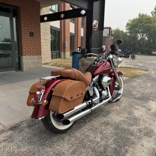 FLSTN 2017 Softail® Deluxe thumb 3