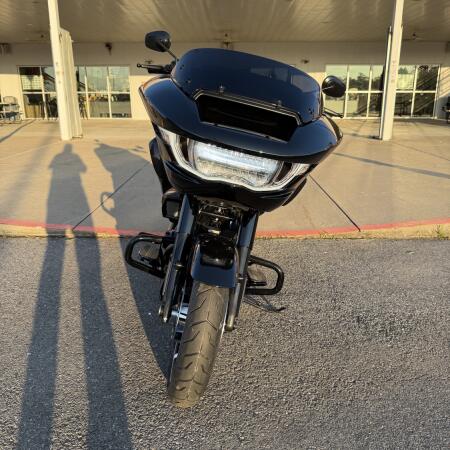 2026 Harley-Davidson® Road Glide™ Vivid Black Black Trim thumb 0