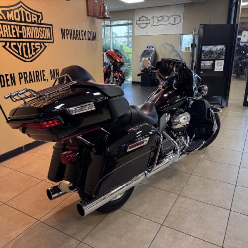 2017 Harley-Davidson® Ultra Limited Vivid Black thumb 0